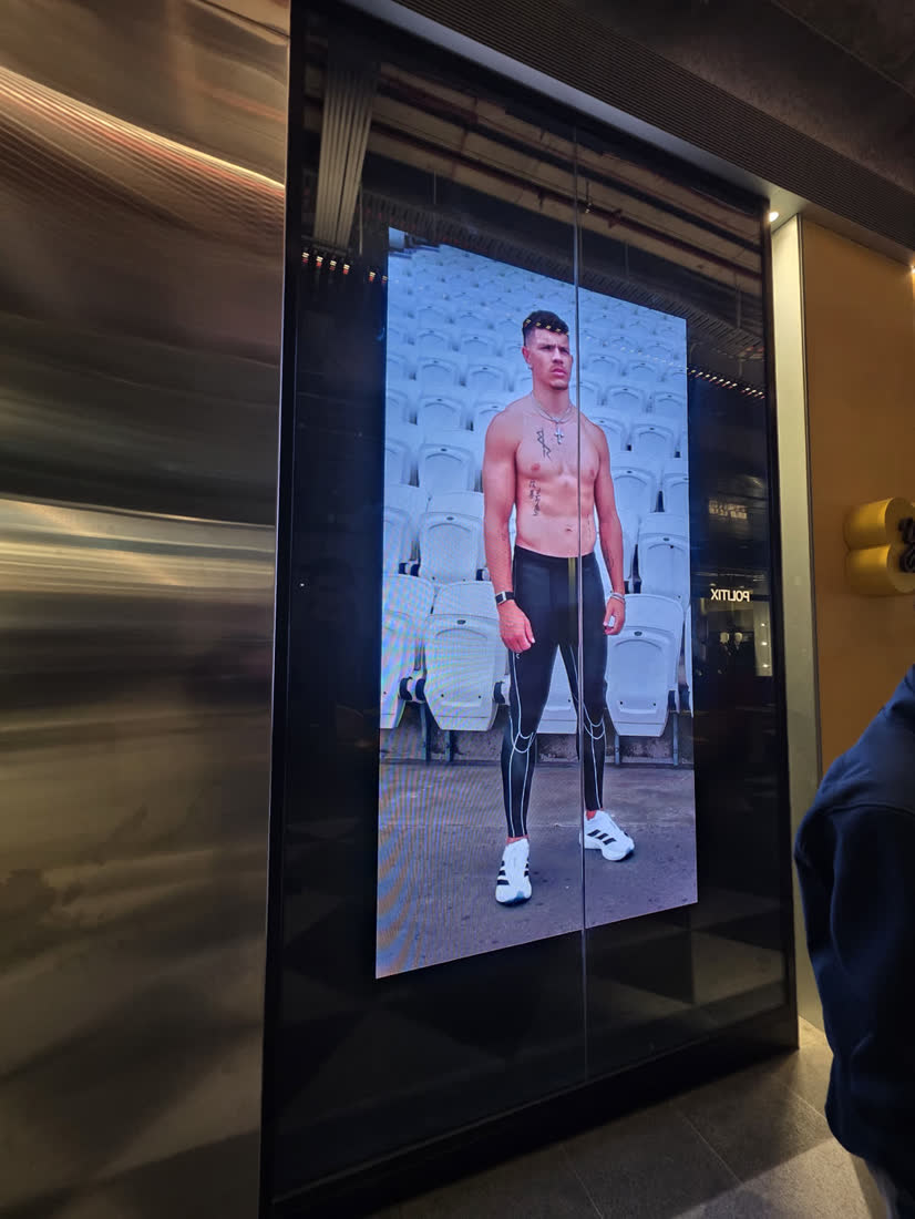 2XU — In-store LED campaign screen