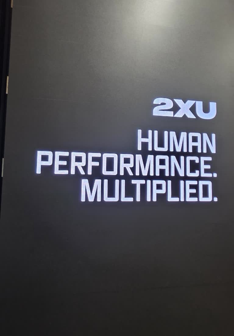 2XU — In-store digital signage