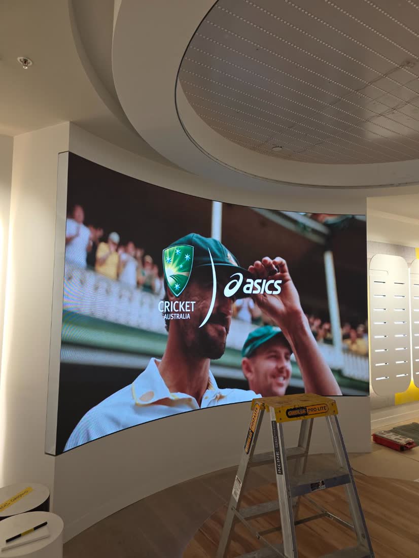 ASICS Chadstone — Curved LED feature wall