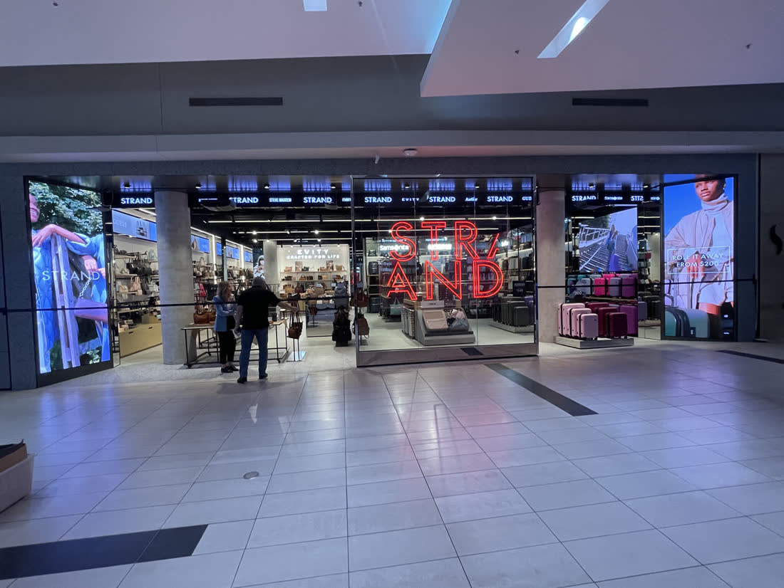 Strand Fountain Gate — Overhead directory LED signage