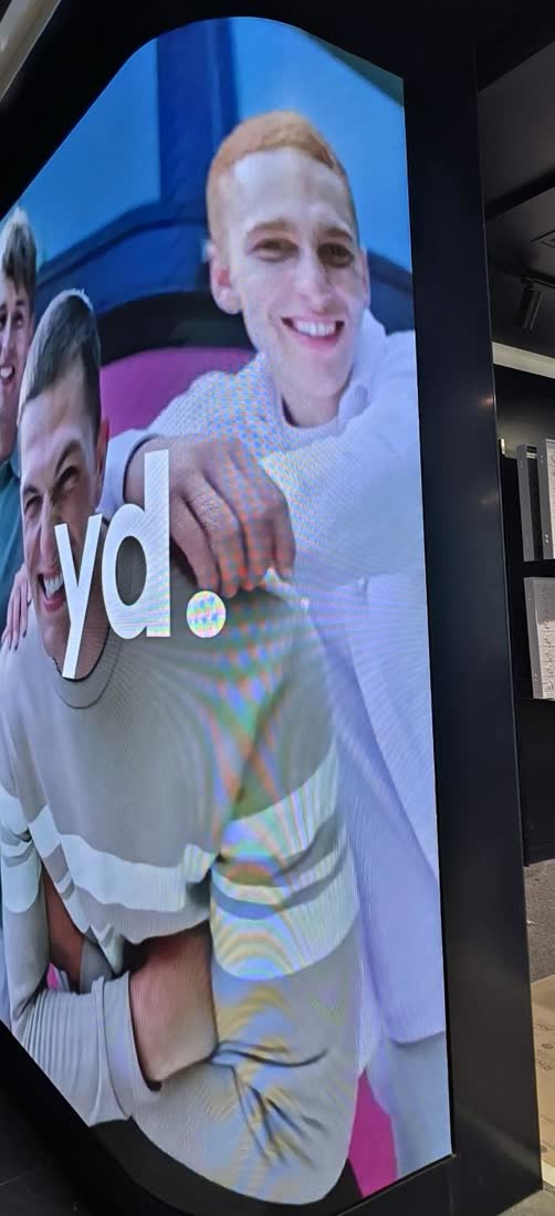 yd. Chadstone — Architectural curved LED wall